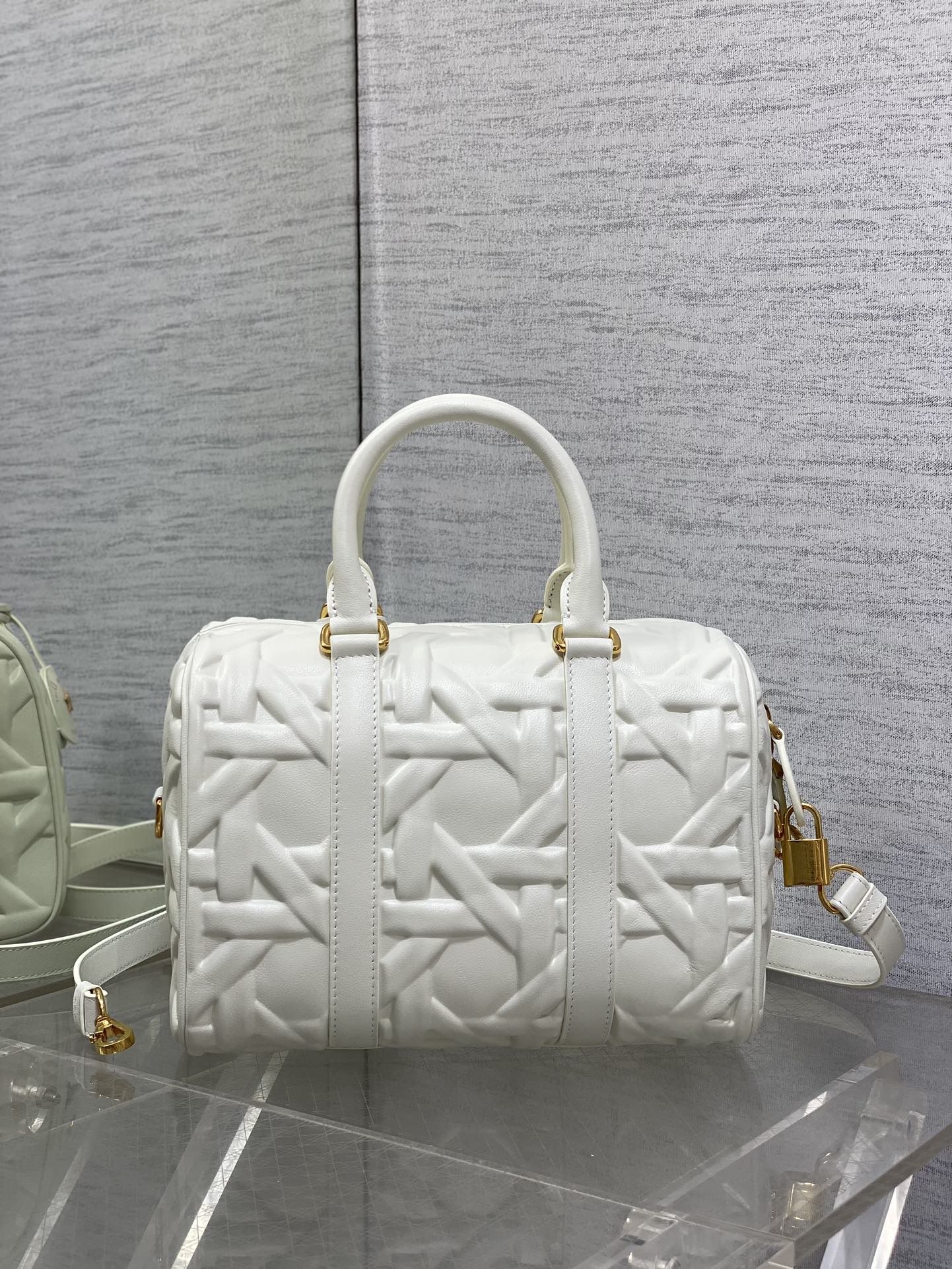 GROOVE 25 BAG IN WHITE MACROCANNAGE CALFSKIN WITH GOLD HARDWARE