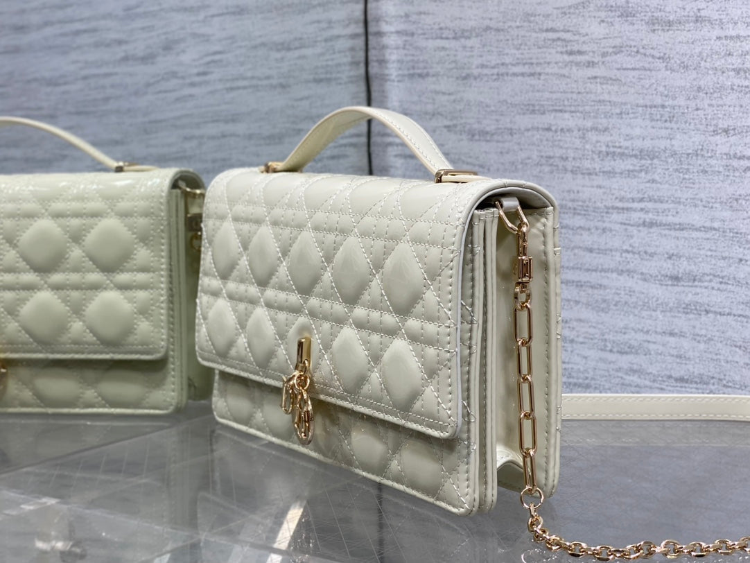 MINI BAG 24 IN WHITE CREAM PATENT CANNAGE CALFSKIN
