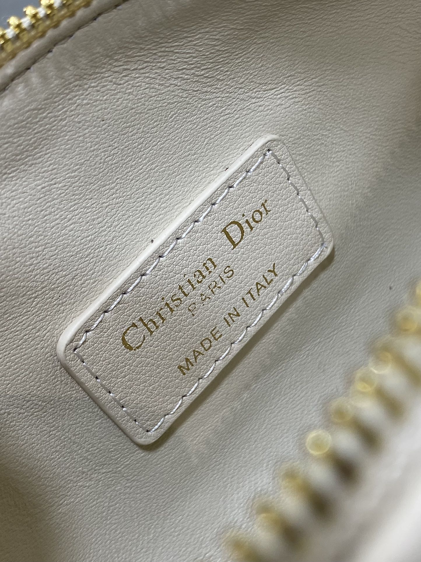 GROOVE 17 BAG IN WHITE CREAM MACROCANNAGE CALFSKIN WITH GOLD HARDWARE