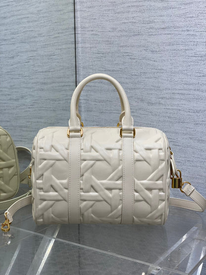 GROOVE 25 BAG IN WHITE CREAM MACROCANNAGE CALFSKIN WITH GOLD HARDWARE