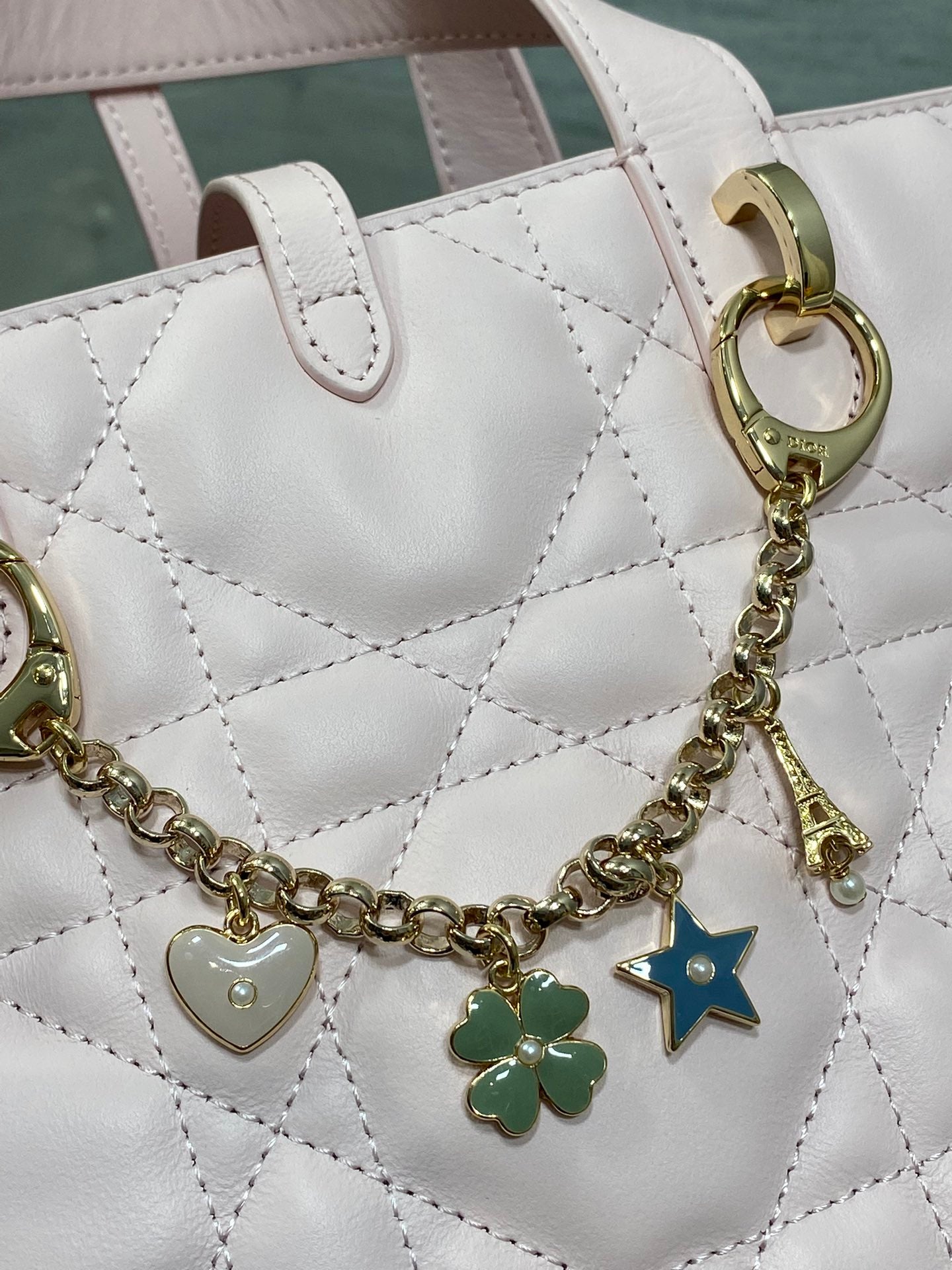 DIOR 25S TOUJOURS VERTICAL TOTE BAG 18 IN LIGHT PINK CALFSKIN WITH CHARM BRACELET STRAP