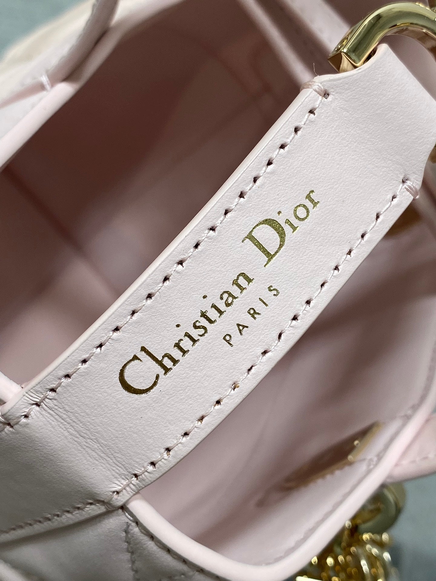 DIOR 25S TOUJOURS VERTICAL TOTE BAG 18 IN LIGHT PINK CALFSKIN WITH CHARM BRACELET STRAP