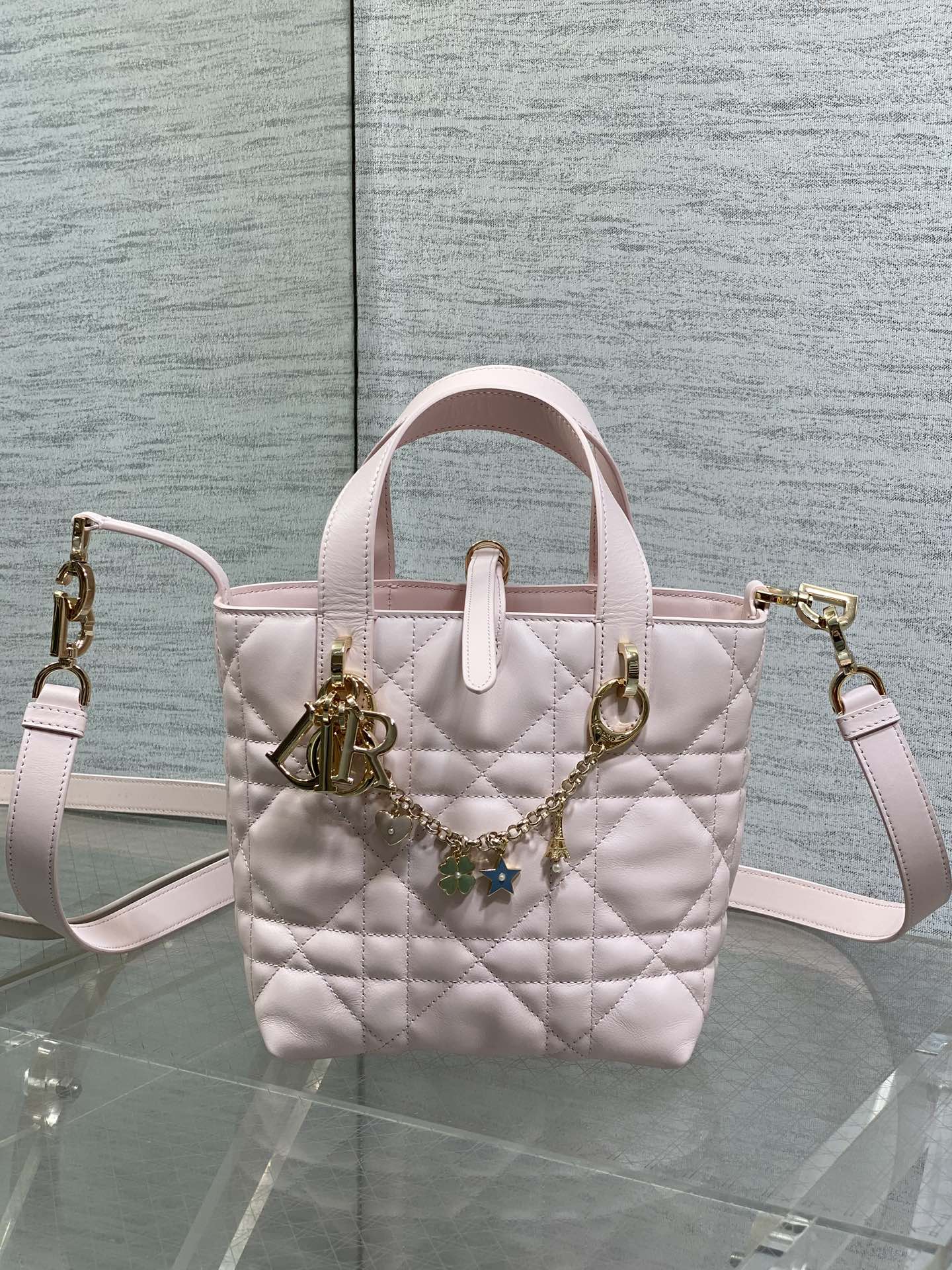 DIOR 25S TOUJOURS VERTICAL TOTE BAG 18 IN LIGHT PINK CALFSKIN WITH CHARM BRACELET STRAP