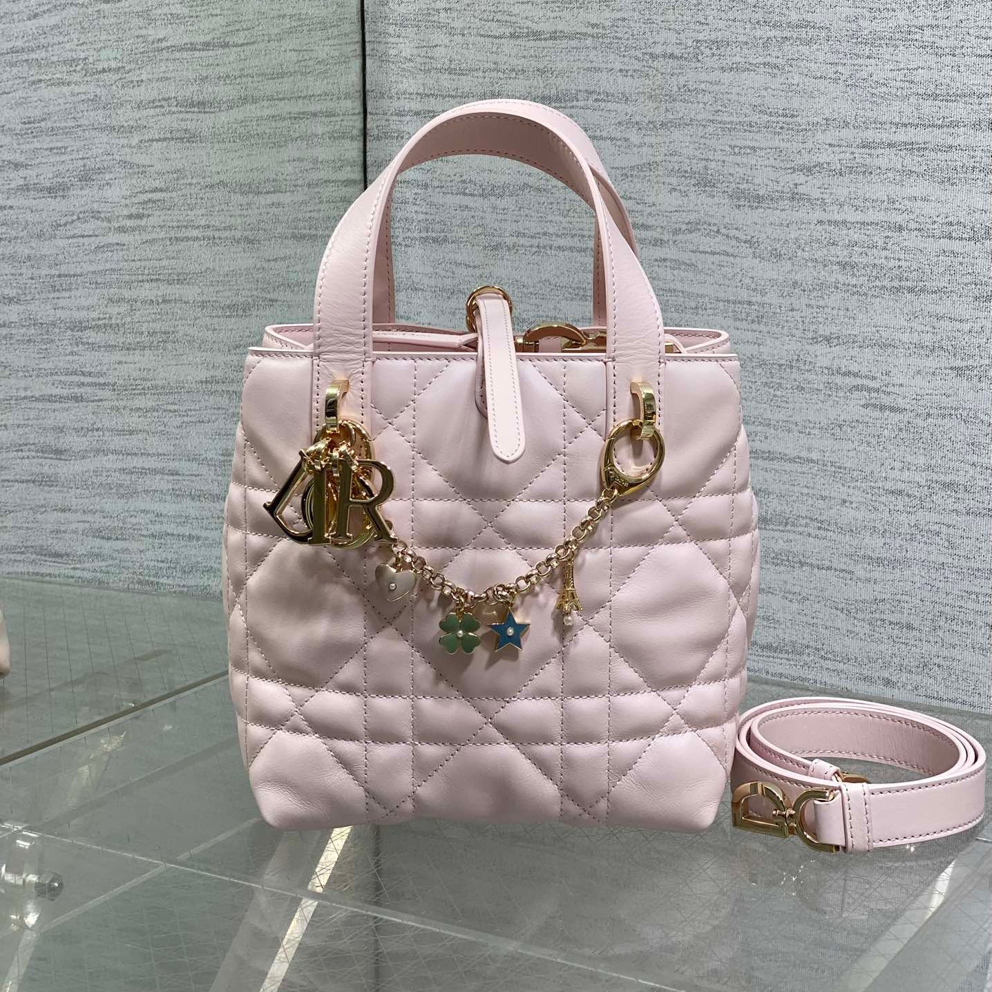 DIOR 25S TOUJOURS VERTICAL TOTE BAG 18 IN LIGHT PINK CALFSKIN WITH CHARM BRACELET STRAP