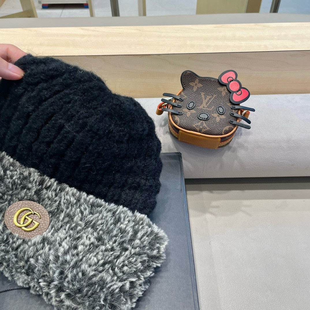 BEANIE HAT IN BLACK WOOL AND FLEECE 399548