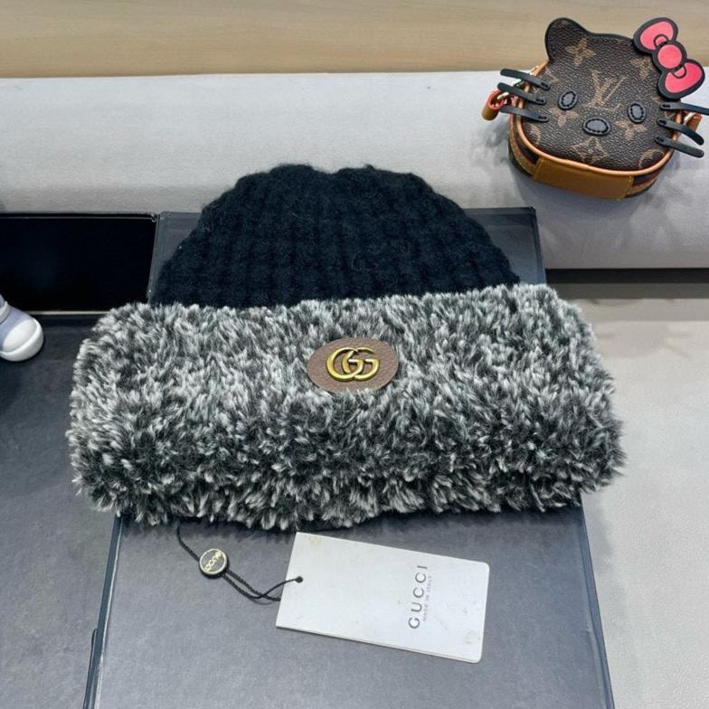 BEANIE HAT IN BLACK WOOL AND FLEECE 399548