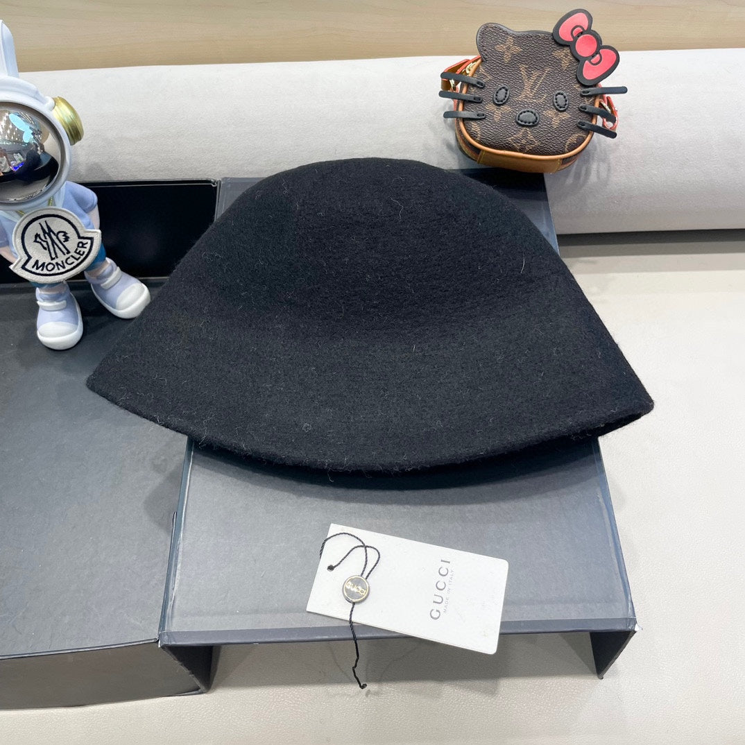 BLACK BUCKET HAT 411347