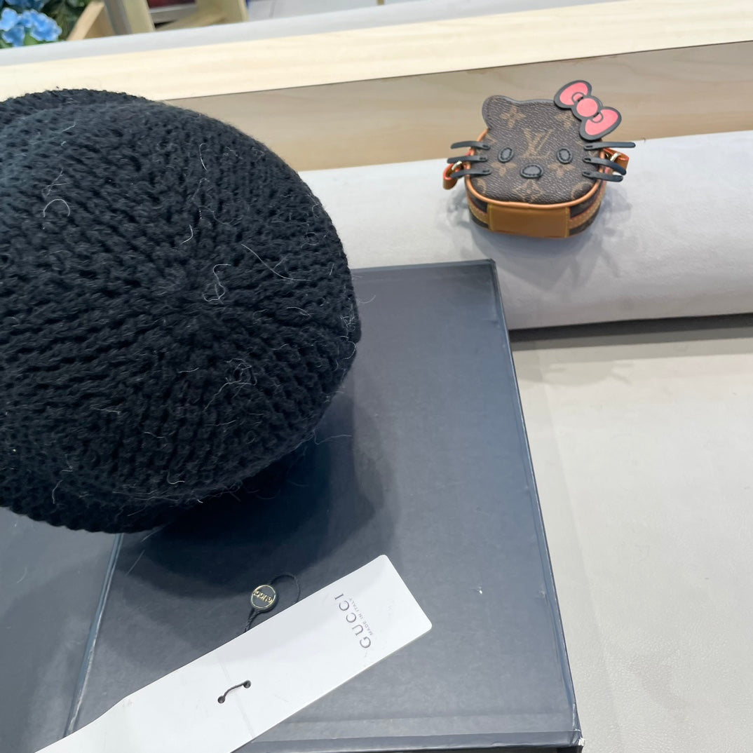 KNITTED BUCKET HAT IN BLACK WOOL 413395