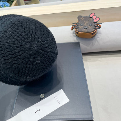 KNITTED BUCKET HAT IN BLACK WOOL 413395