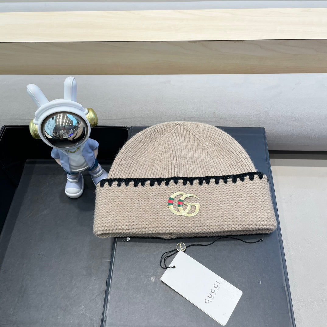 BEANIE HAT IN PEANUT BROWN WOOL 416411