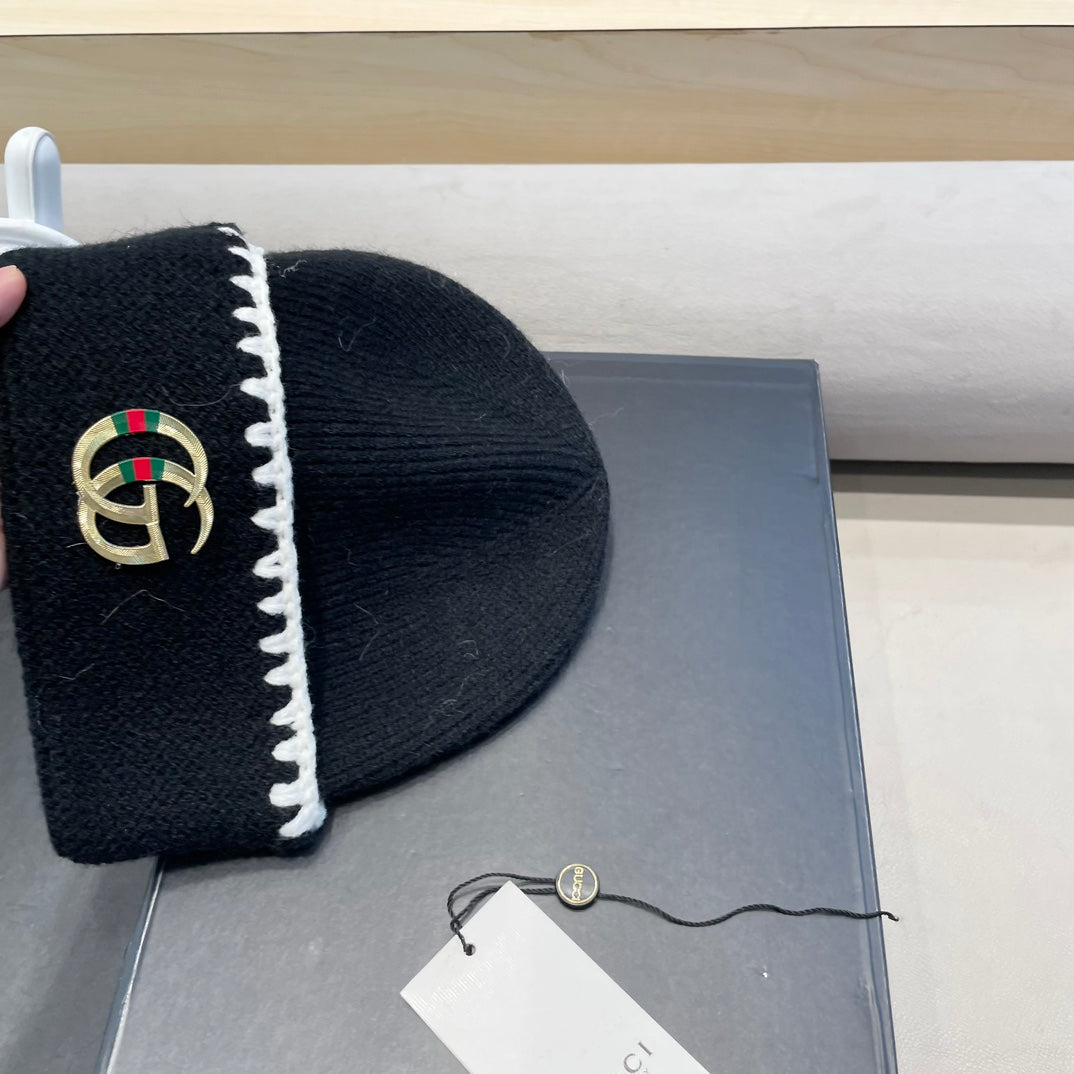 BEANIE HAT IN BLACK WOOL 416413