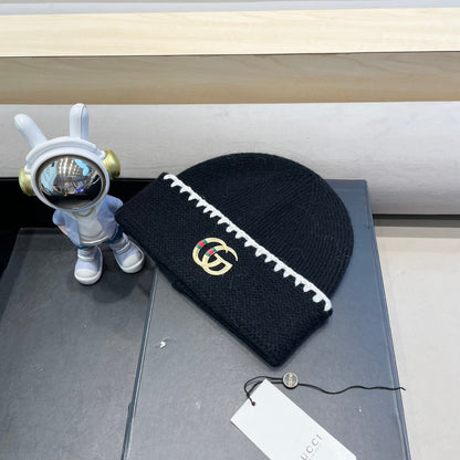 BEANIE HAT IN BLACK WOOL 416413