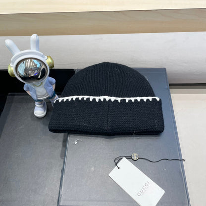 BEANIE HAT IN BLACK WOOL 416413