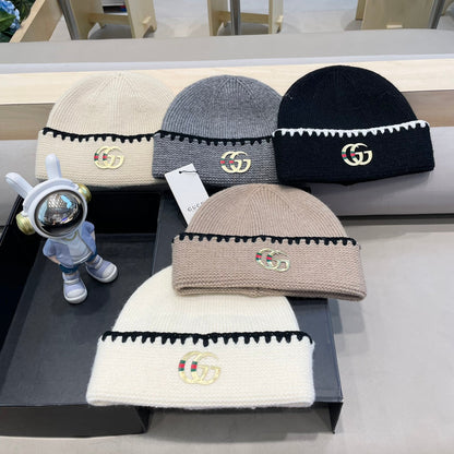 BEANIE HAT IN BLACK WOOL 416413