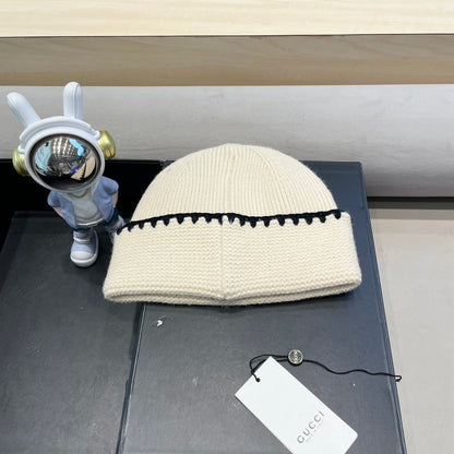 BEANIE HAT IN BEIGE WOOL 416415