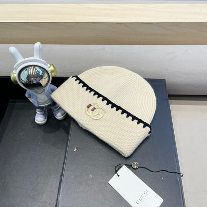 BEANIE HAT IN BEIGE WOOL 416415