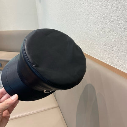 NEWSBOY CAP IN BLACK CALFSKIN 421107