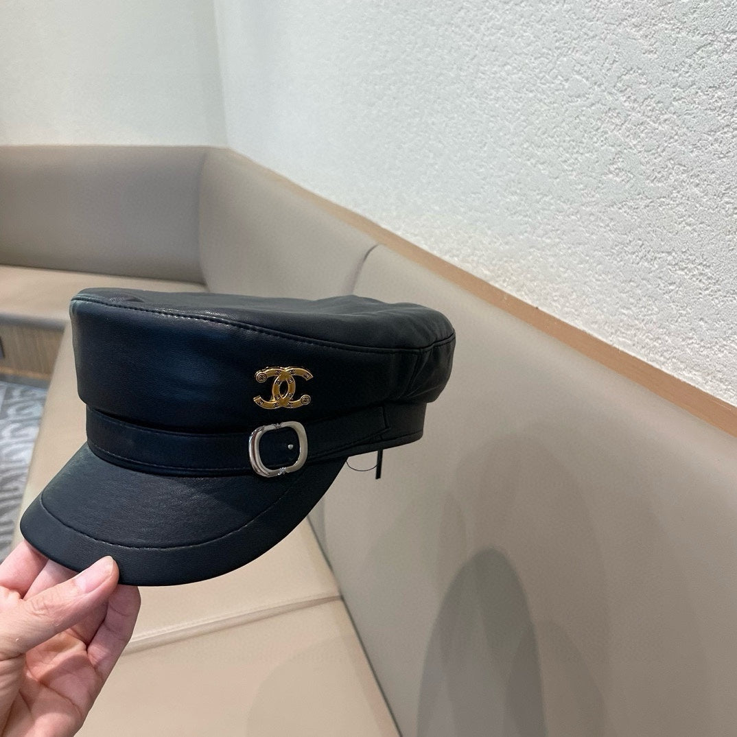 NEWSBOY CAP IN BLACK CALFSKIN 421107