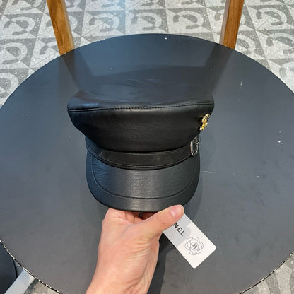 NEWSBOY CAP IN BLACK CALFSKIN 421107