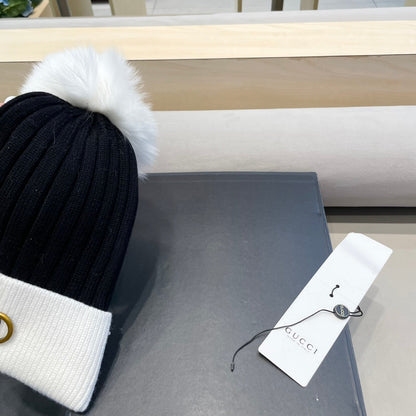 BEANIE HAT IN BLACK MIX WHITE WOOL AND FOX FUR 422524