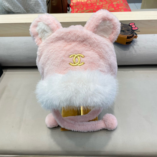 BEANIE HAT IN LIGHT PINK LAMB FUR 426239