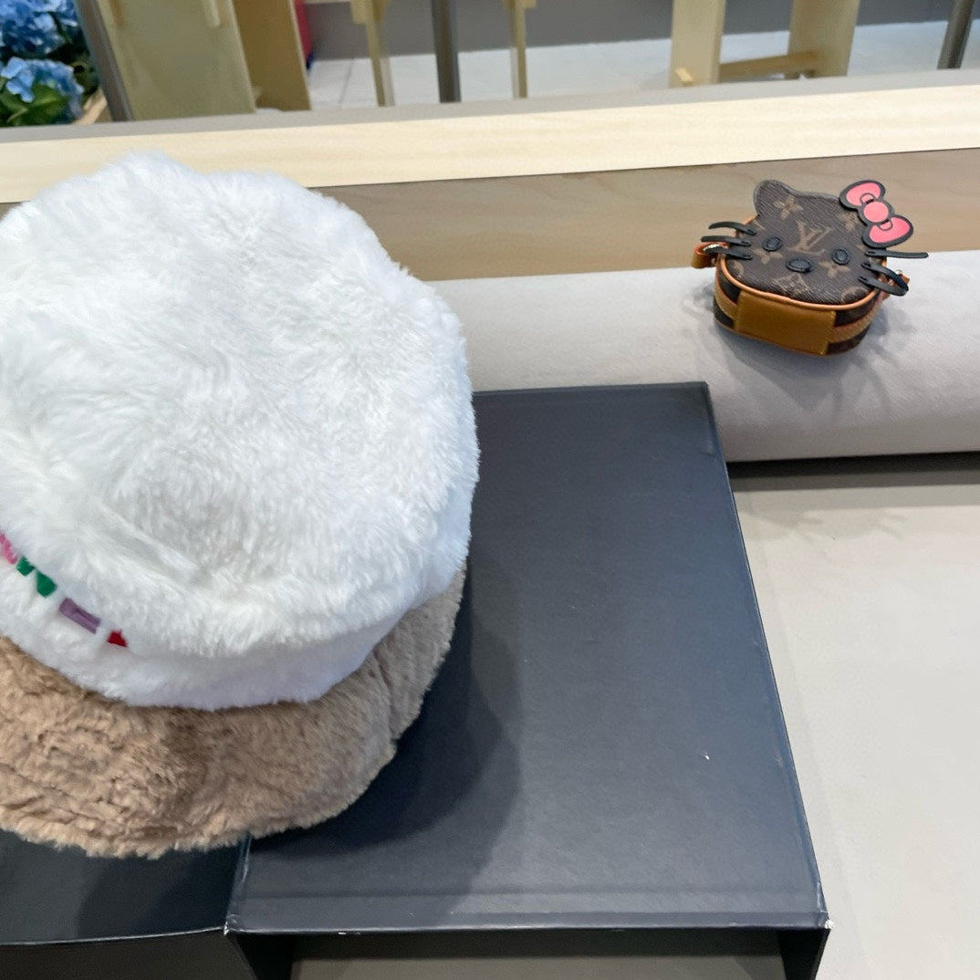 BUCKET HAT IN WHITE MIX CAMEL BEIGE LAMB FUR 430219