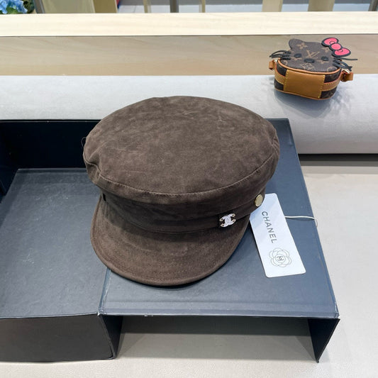 NEWSBOY CAP IN WALNUT BROWN SUEDE 429939