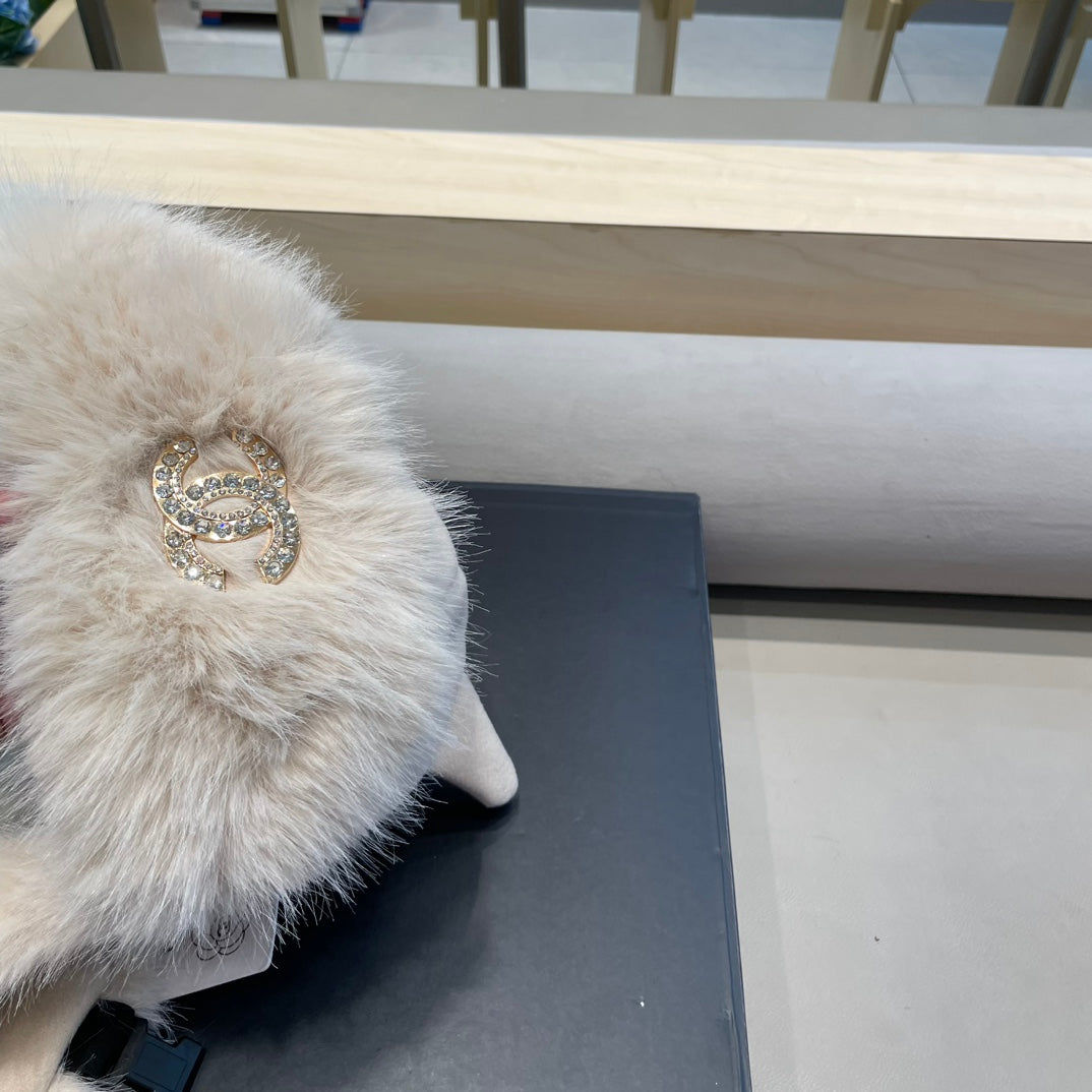 TRAPPER HAT IN WHITE SUEDE AND LAMB FUR 429971