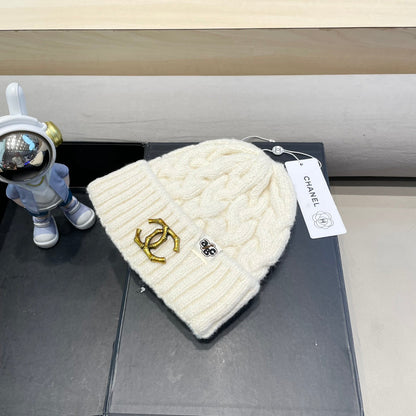 BEANIE HAT IN WHITE WOOL 431705