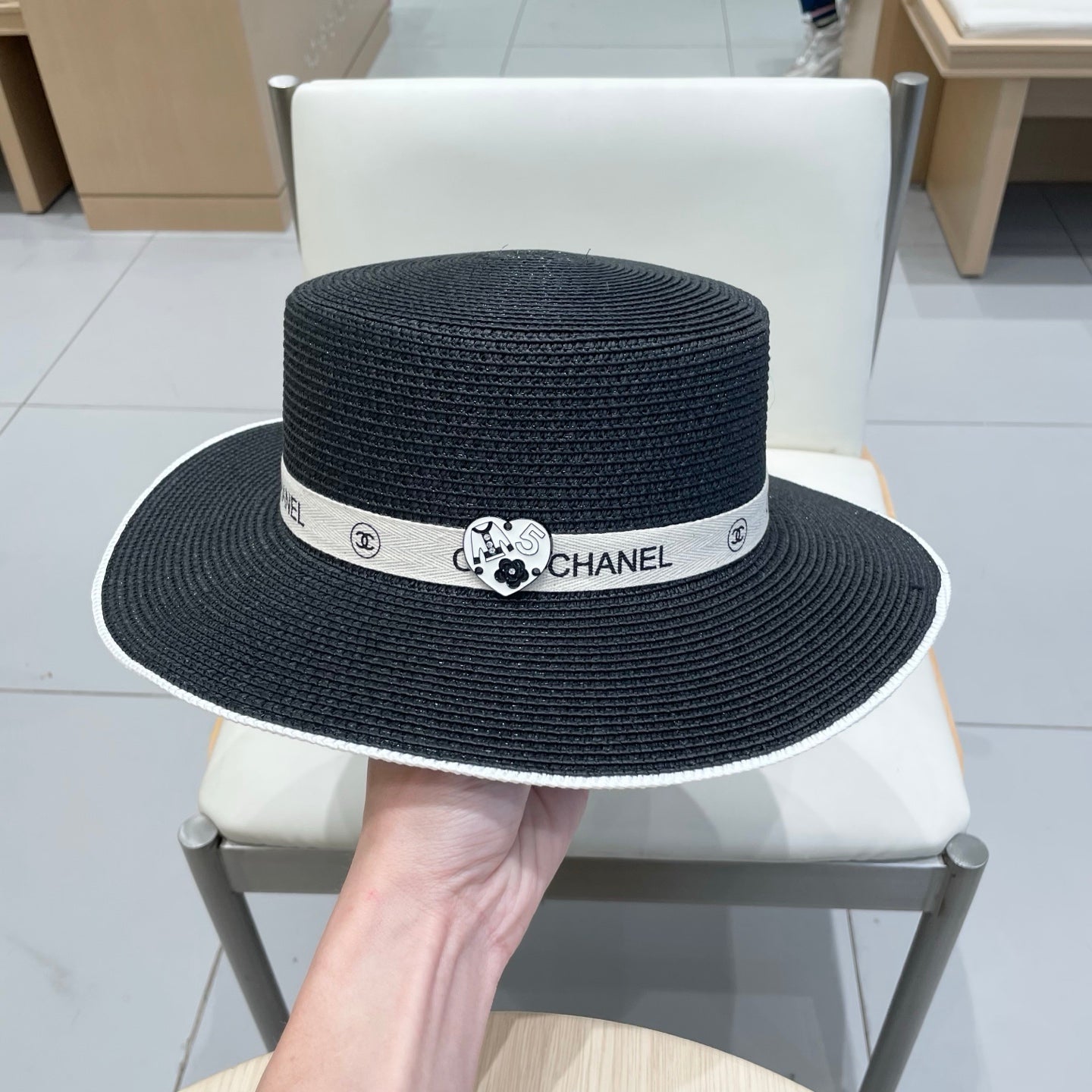FLAT STRAW HAT BLACK 672722
