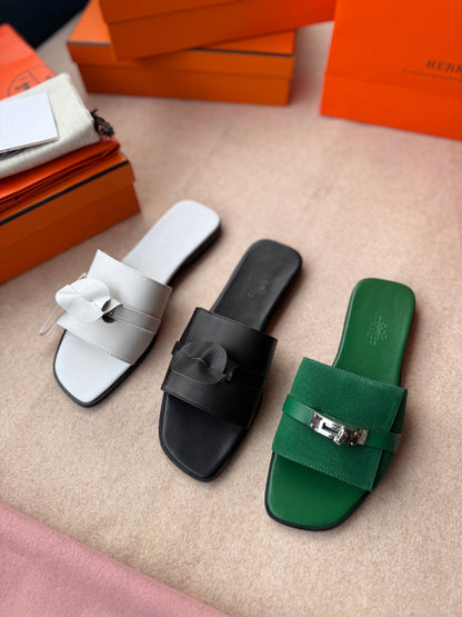 0RAN SANDALS IN EMERALD GREEN CALFSKIN
