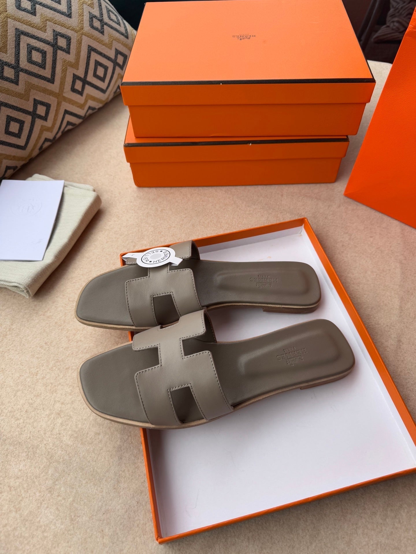 0RAN SANDALS IN CEDAR BROWN CALFSKIN