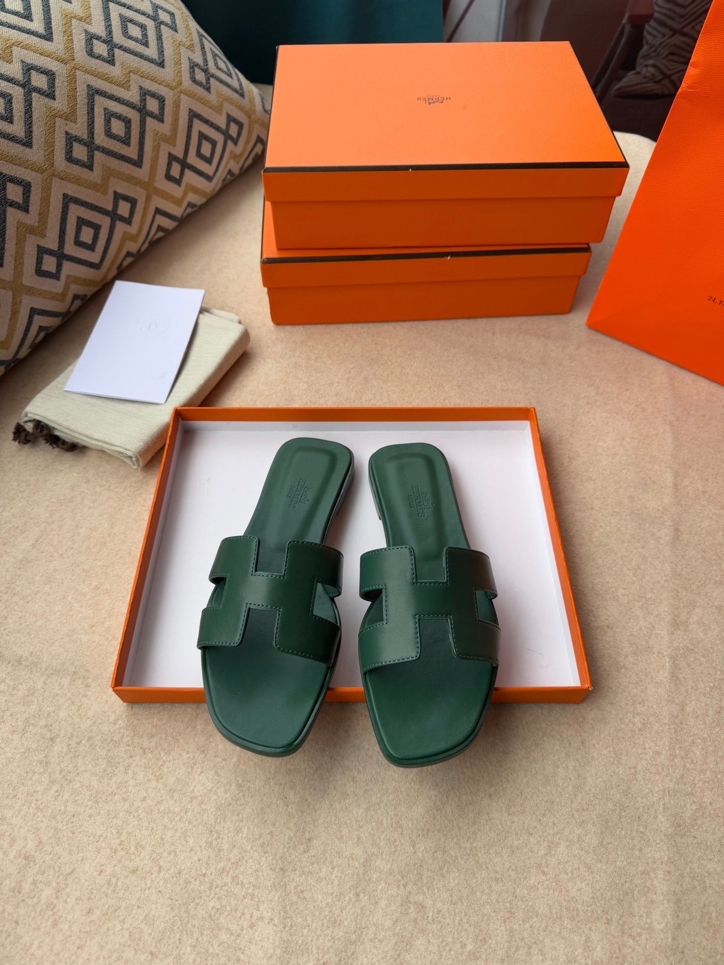0RAN SANDALS IN FOREST GREEN CALFSKIN