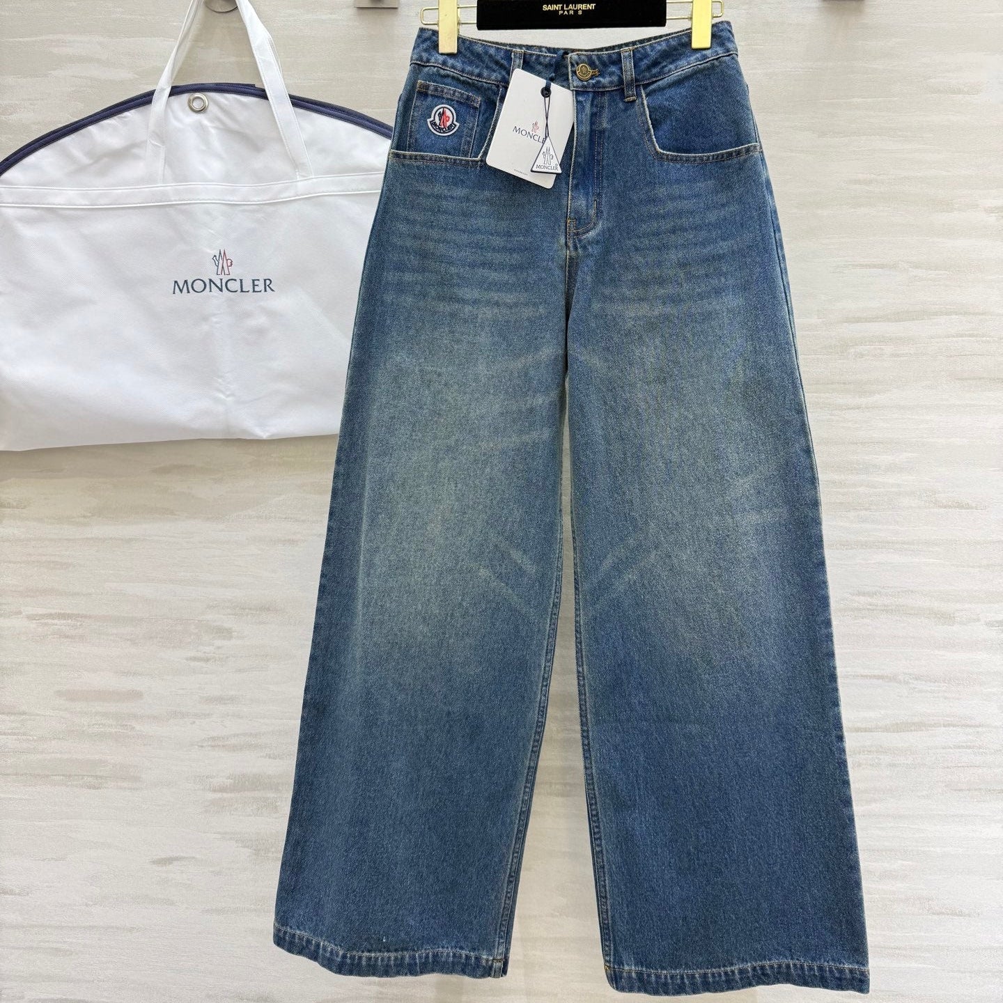 Moncler Style Straight-Leg Jeans – Style 303379