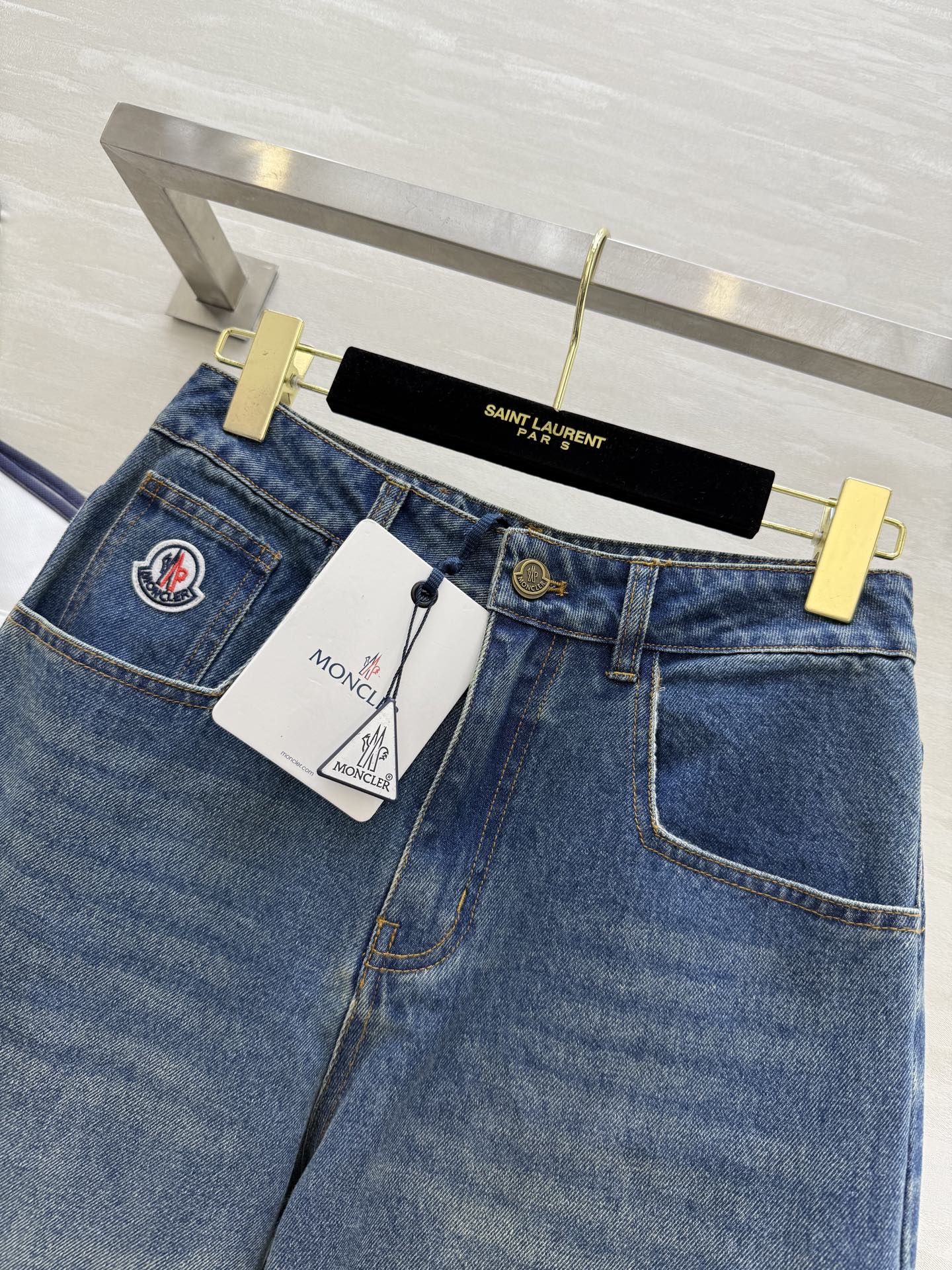 Moncler Style Straight-Leg Jeans – Style 303379
