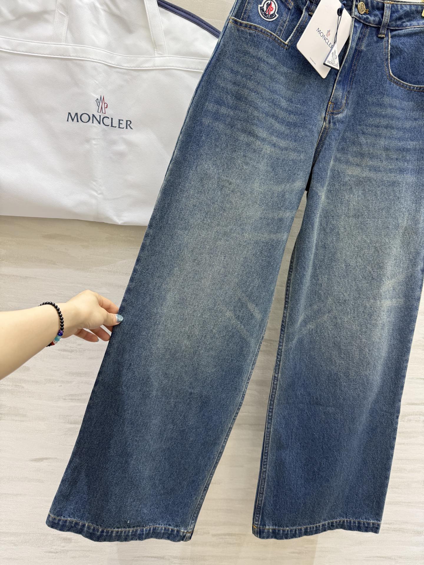 Moncler Style Straight-Leg Jeans – Style 303379