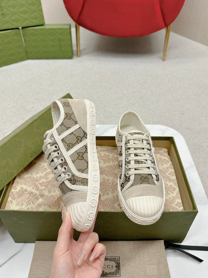 GG TRAINER SCALLOPED TOE LIGHT GRAY DENIM