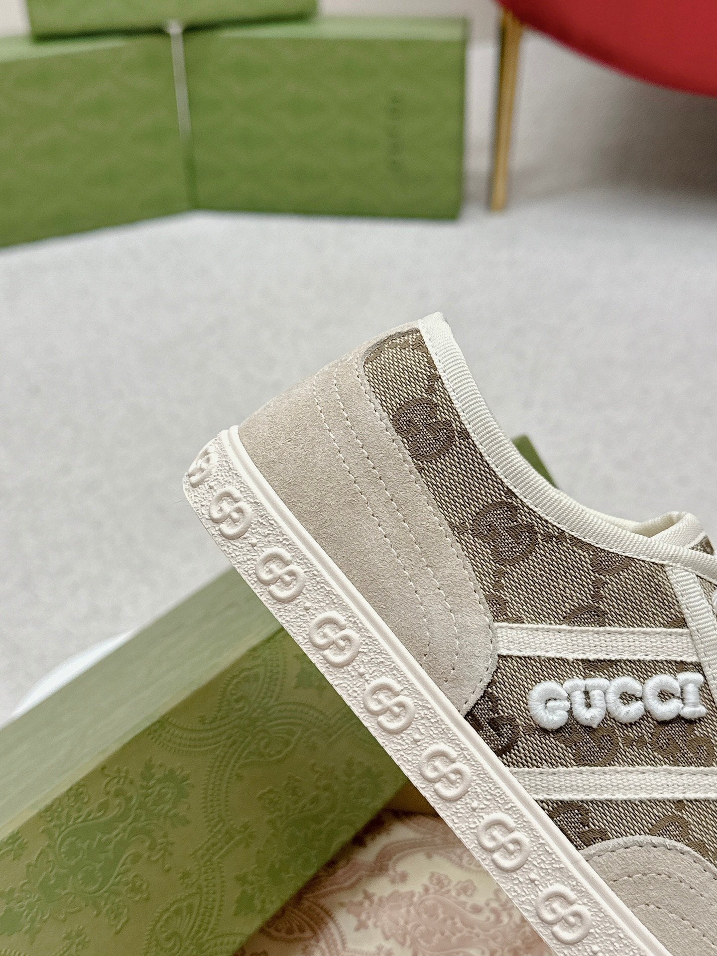 GG TRAINER SCALLOPED TOE LIGHT GRAY DENIM