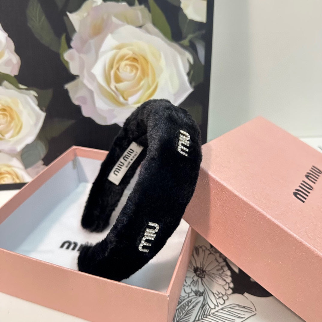 THICK HEADBAND WITH DIAMOND LOGO IN BLACK PLUSH FABRIC 412484