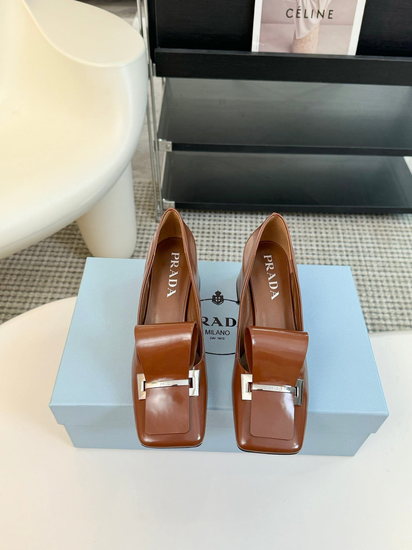 SQUARE TOE PUMPS IN CHOCOLATE GLOSSY CALFSKIN ATTACHED BOW