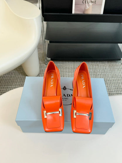 SQUARE TOE PUMPS IN INTERNATIONAL ORANGE GLOSSY CALFSKIN ATTACHED BOW