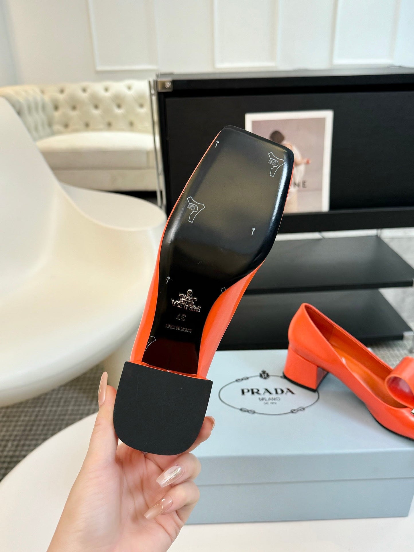 SQUARE TOE PUMPS IN INTERNATIONAL ORANGE GLOSSY CALFSKIN ATTACHED BOW