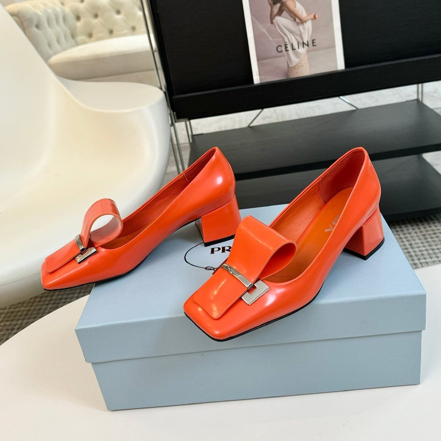 SQUARE TOE PUMPS IN INTERNATIONAL ORANGE GLOSSY CALFSKIN ATTACHED BOW