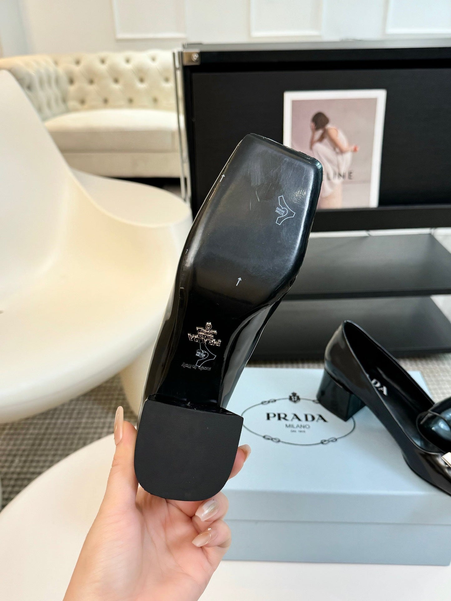 SQUARE TOE PUMPS IN BLACK GLOSSY CALFSKIN ATTACHED BOW