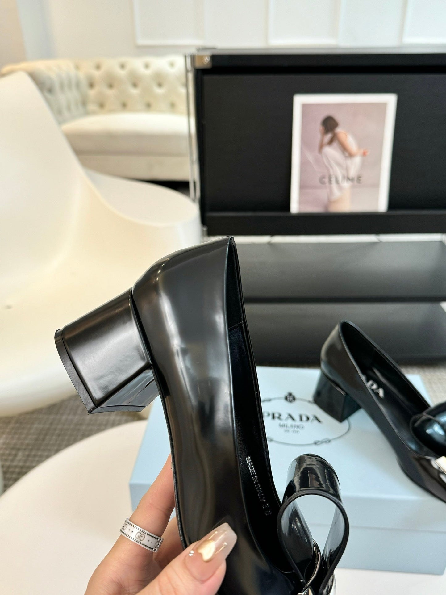 SQUARE TOE PUMPS IN BLACK GLOSSY CALFSKIN ATTACHED BOW