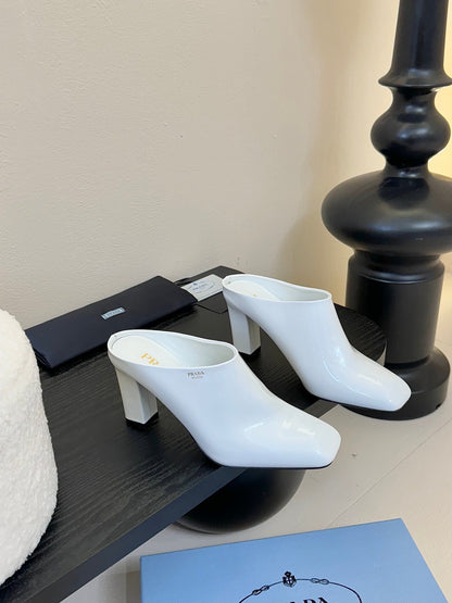 HIGH HEEL MULES WITH GOLD LETTERING LOGO IN WHITE GLOSSY CALFSKIN