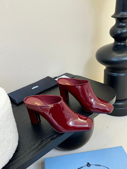 HIGH HEEL MULES WITH GOLD LETTERING LOGO IN SCARLET RED GLOSSY CALFSKIN
