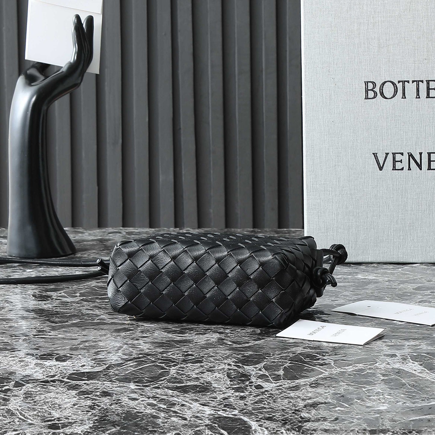 BV MINI LOOP 17CM BLACK CALFSKIN