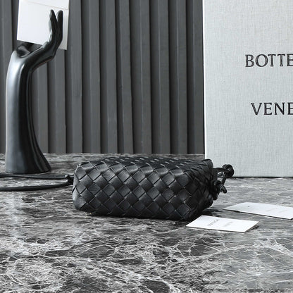 BV MINI LOOP 17CM BLACK CALFSKIN