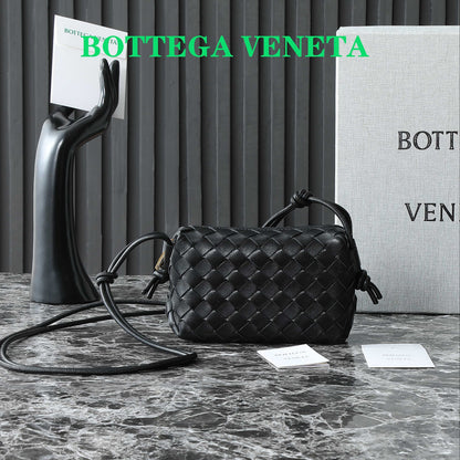 BV MINI LOOP 17CM BLACK CALFSKIN